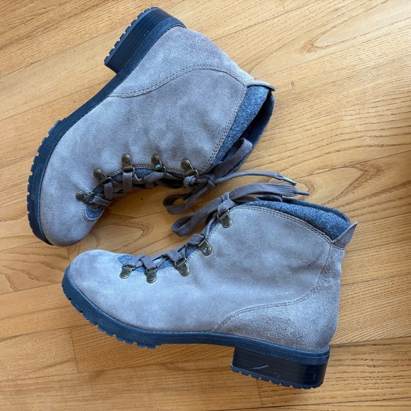 Clarks Collection Boots Khaki Taupe Gray Suede Cushioned Hiking Womens Size 10 - Picture 3 of 11